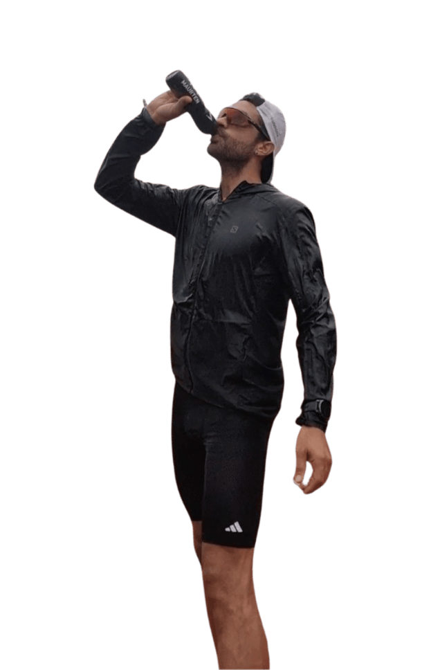 Αθλητής πίνει νερό